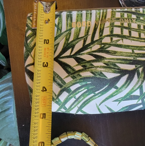 NWOT* Bath and Body Works Makeup bag, Michael Design soy candle. - Picture 9 of 9